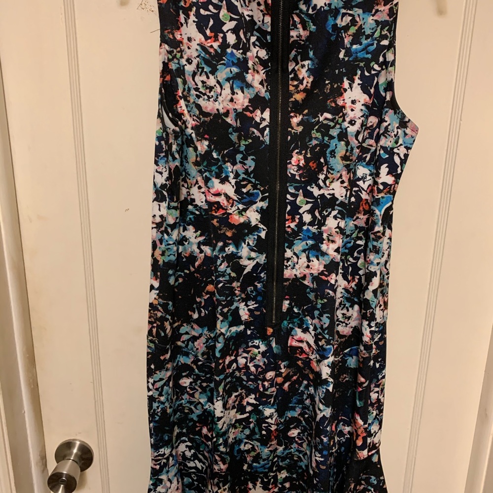 Dress - Picture 4 of 4